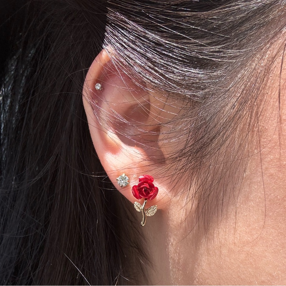 Forever 21 Red Rose and Gold Leaf Earrings❤️💛❤️💛